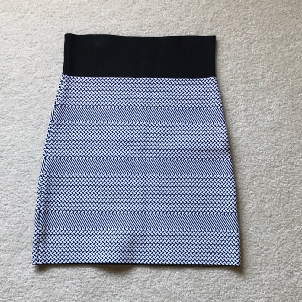 New vintage BCBG Max Azria BCBGMAXAZRIA black and white tube bandage skirt XS